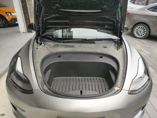 Tesla Model 3 — Фото автомобиля 19
