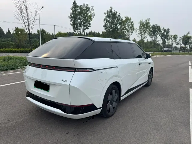 Xpeng X9 — Фото автомобиля 4