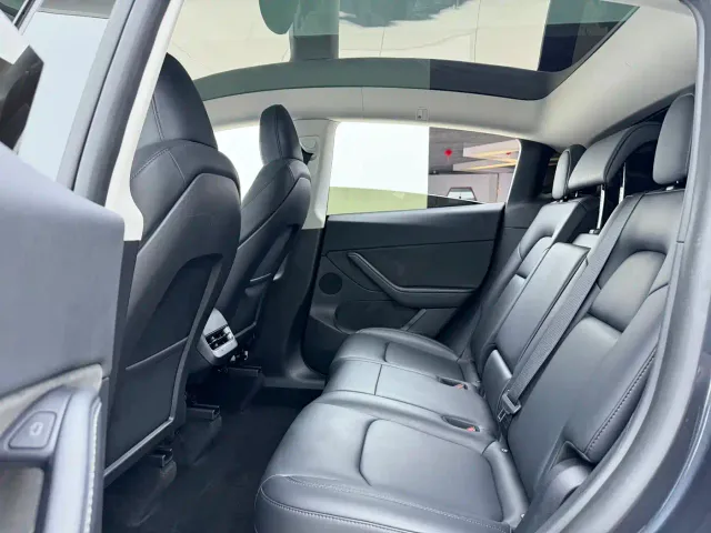 Tesla Model Y — Фото автомобиля 6