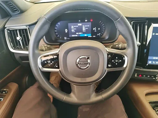 Volvo S90 — Фото автомобиля 6