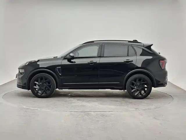 Lynk & Co 01 — Фото автомобиля 2