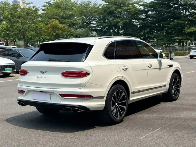 Bentley Bentayga — Фото автомобиля 6