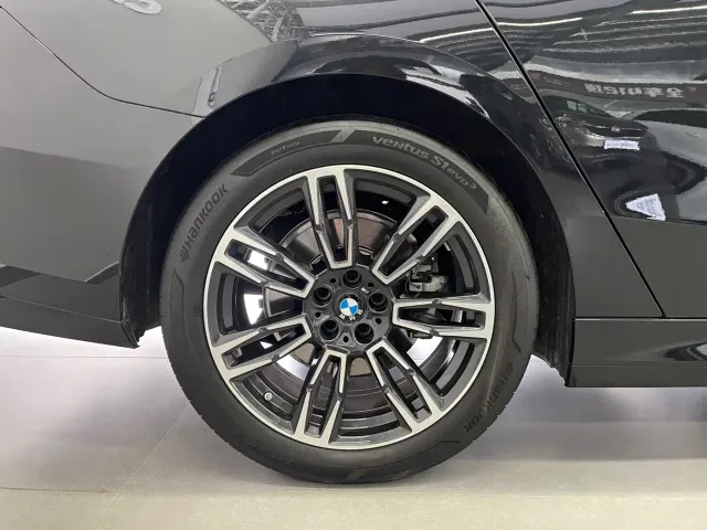 BMW 5 Series — Фото автомобиля 8