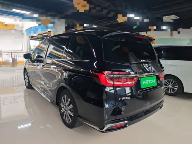 Honda Odyssey — Фото автомобиля 4