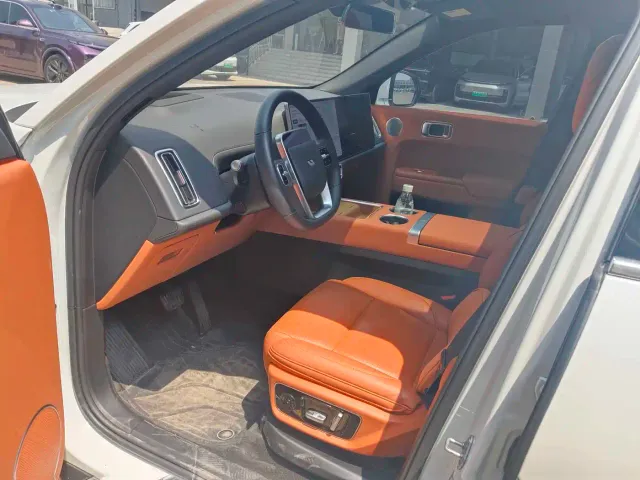 Li Auto L7 — Фото автомобиля 8