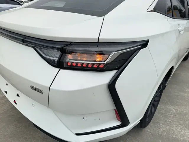 Dongfeng Yixuan — Фото автомобиля 7