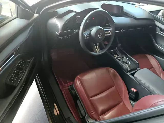 Mazda Axela — Фото автомобиля 15