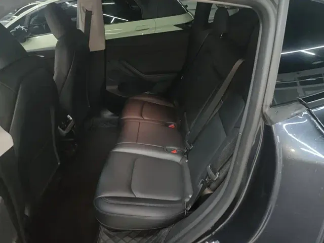 Tesla Model Y — Фото автомобиля 16