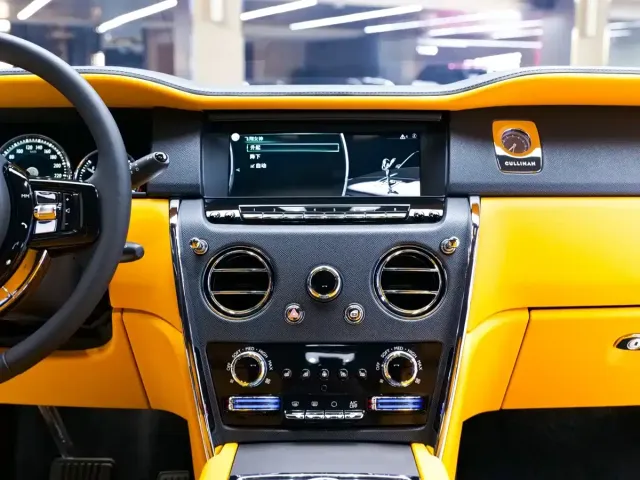 Rolls-Royce Cullinan — Фото автомобиля 14
