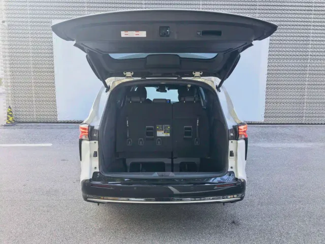 Toyota Sienna — Фото автомобиля 8