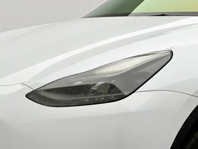 Tesla Model Y — Фото автомобиля 24