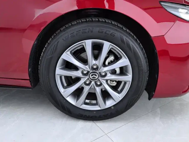 Mazda Axela — Фото автомобиля 6