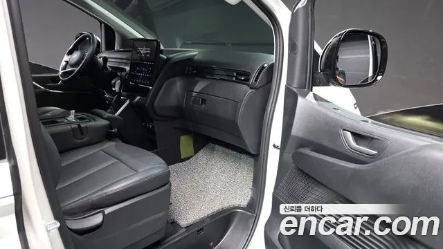 Hyundai Staria Staria 4WD Tourer 9 мест — Фото автомобиля 22