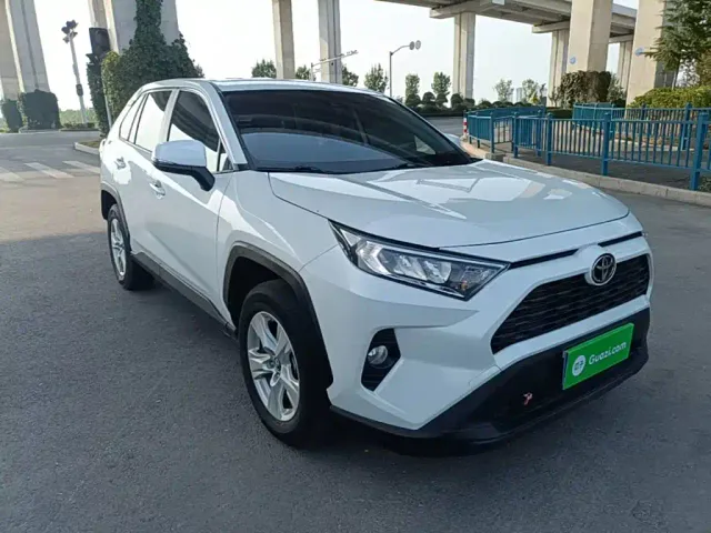 Toyota RAV4 — Фото автомобиля 21