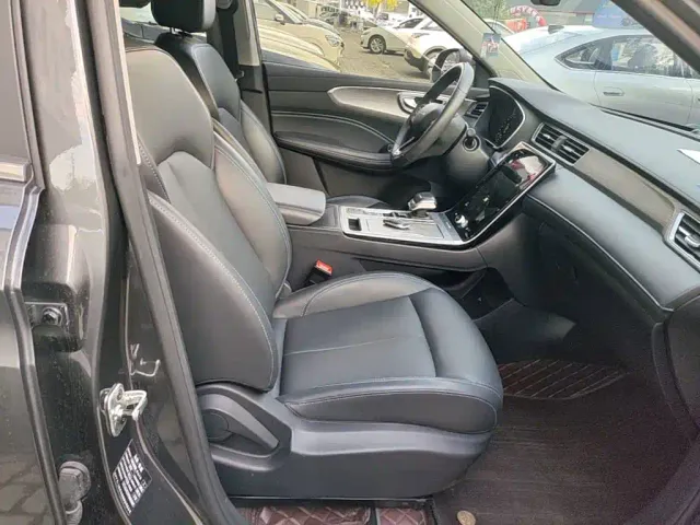 Roewe RX5 — Фото автомобиля 24
