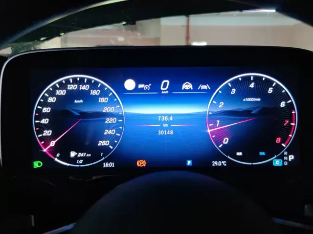 Mercedes-Benz E-Class — Фото автомобиля 14