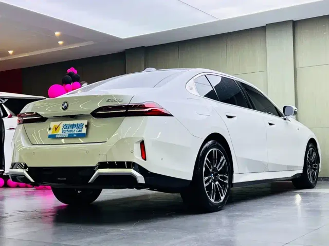 BMW 5 Series — Фото автомобиля 4