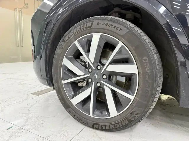 Li Auto L8 — Фото автомобиля 7
