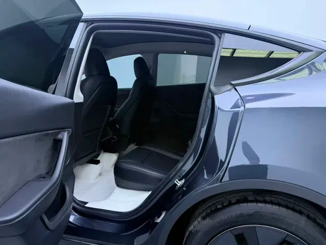Tesla Model Y — Фото автомобиля 7