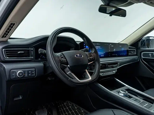 Ford Explorer — Фото автомобиля 21