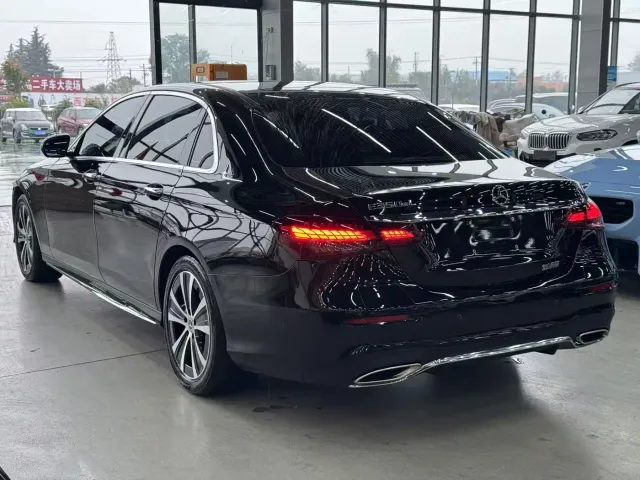Mercedes-Benz E-Class — Фото автомобиля 24