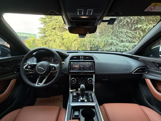 Jaguar XEL — Фото автомобиля 6