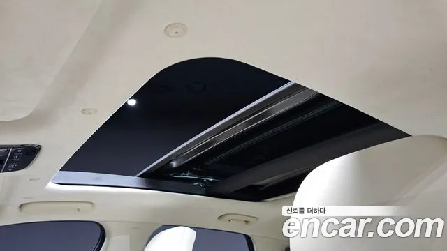 Hyundai Grandeur Grandeur (GN7) 2.5 Бензин 2WD — Фото автомобиля 23