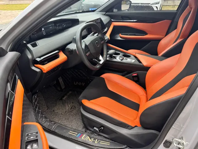 Changan Changan UNI-V 2022 1.5T Excellence — Фото автомобиля 8