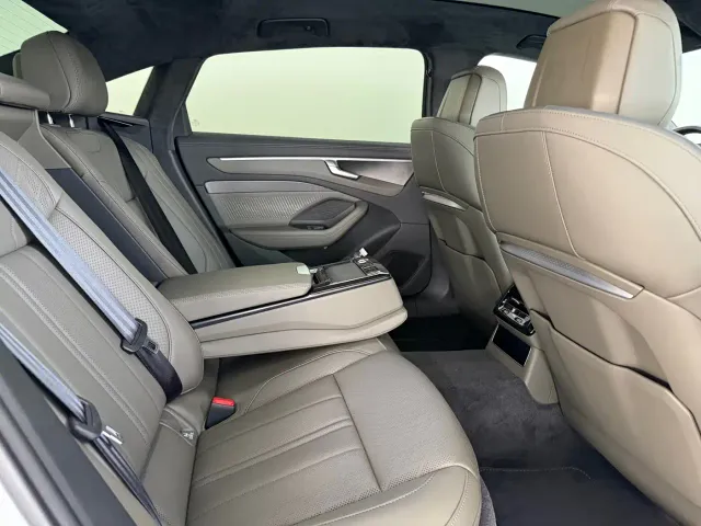Audi A6L — Фото автомобиля 9