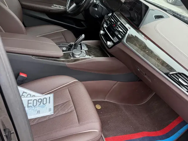 BMW 5 Series — Фото автомобиля 8
