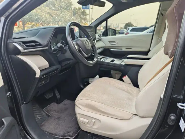 Toyota Sienna — Фото автомобиля 8