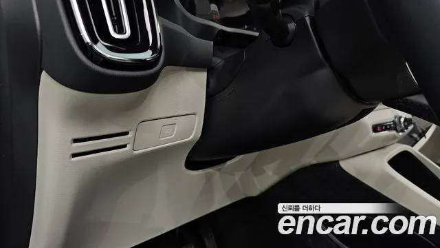 Volvo XC40 — Фото автомобиля 27