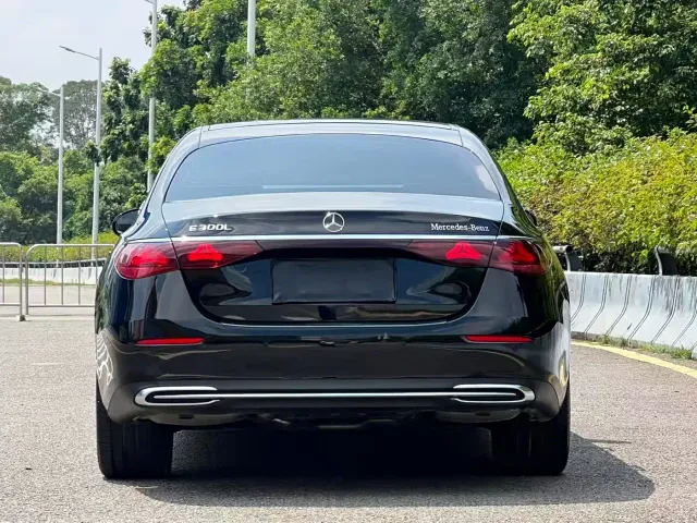 Mercedes-Benz E-Class — Фото автомобиля 15