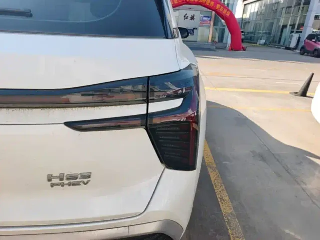 Hongqi HS3 PHEV — Фото автомобиля 7