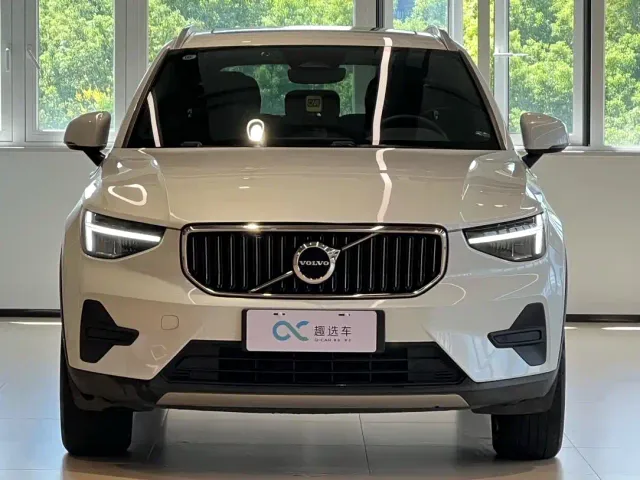 Volvo XC40 — Фото автомобиля 2