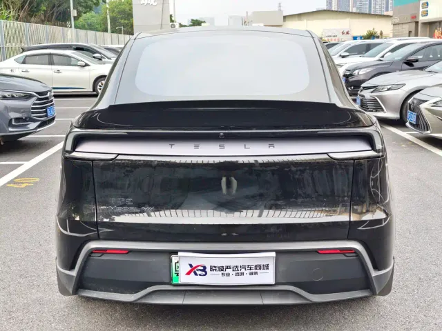 Tesla Model Y L — Фото автомобиля 8
