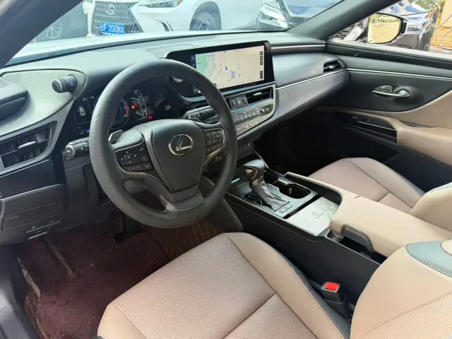 Lexus ES — Фото автомобиля 8