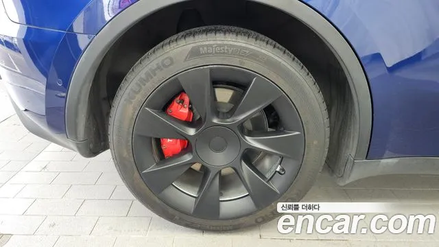 Tesla Model Y — Фото автомобиля 5