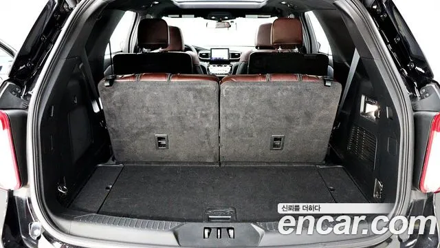 Ford Explorer — Фото автомобиля 10
