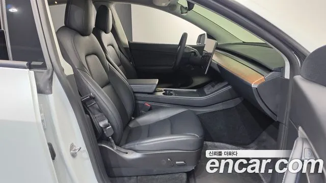 Tesla Model Y — Фото автомобиля 11