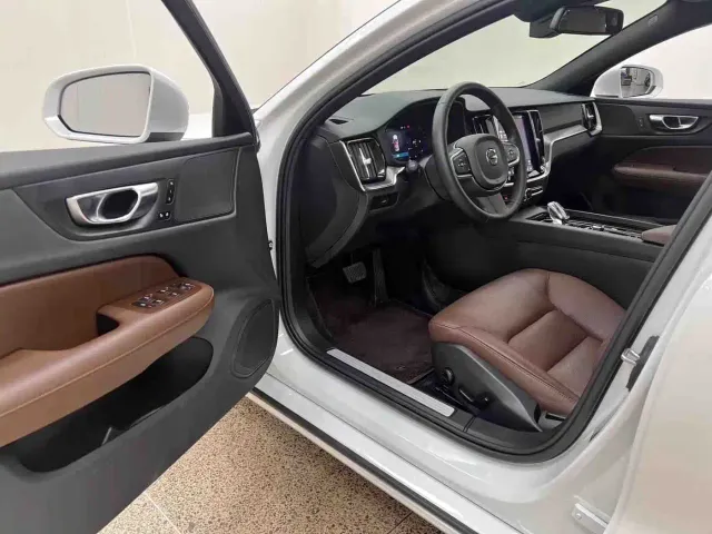 Volvo S60 — Фото автомобиля 10