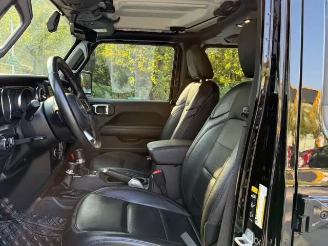 Jeep Wrangler — Фото автомобиля 16