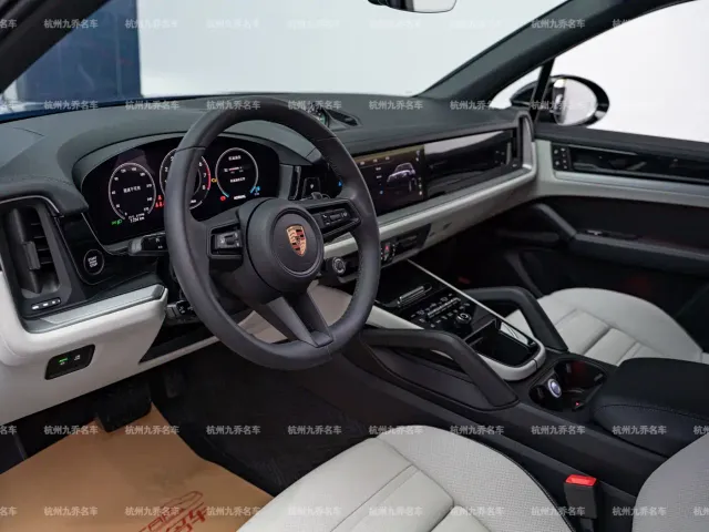 Porsche Cayenne — Фото автомобиля 14