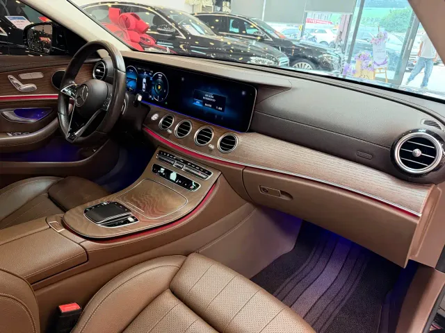 Mercedes-Benz E-Class — Фото автомобиля 16