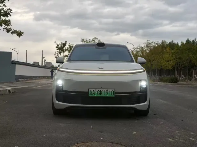 Li Auto L9 — Фото автомобиля 2