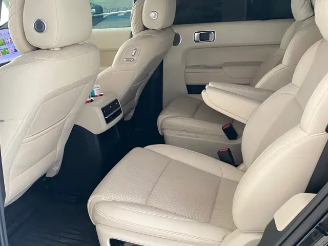 Li Auto L8 — Фото автомобиля 4