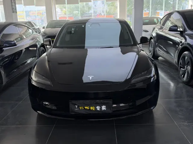 Tesla Model 3 — Фото автомобиля 2