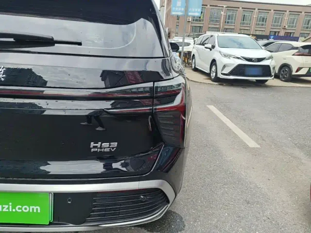 Hongqi HS3 PHEV — Фото автомобиля 7
