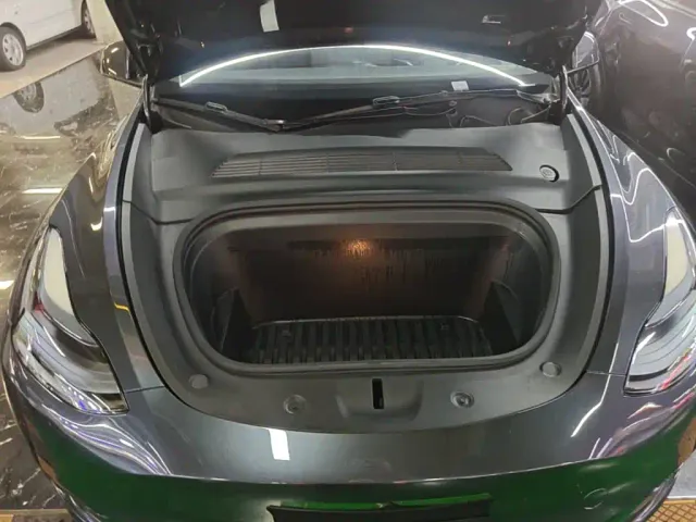 Tesla Model Y — Фото автомобиля 19