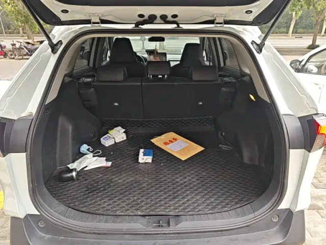 Toyota RAV4 — Фото автомобиля 18